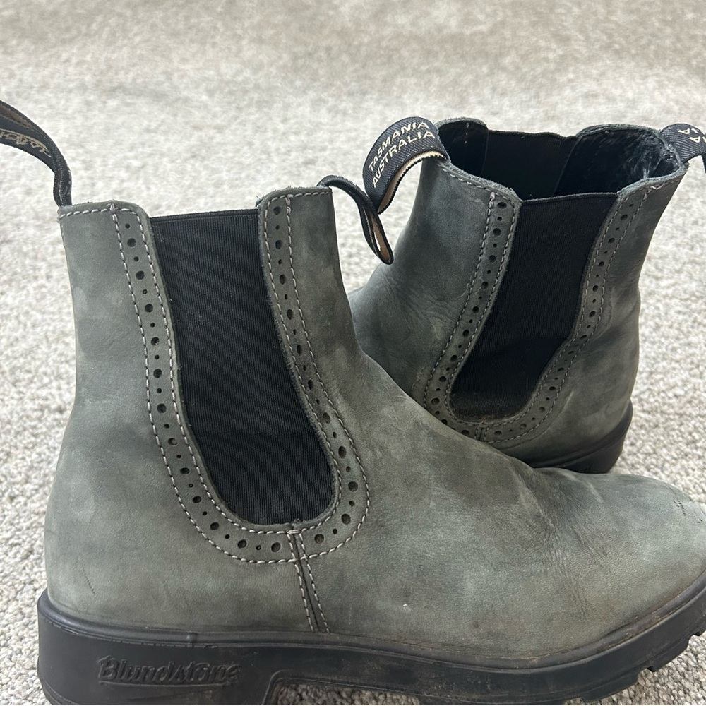 Woman’s Blundstone Original Chelsea Boots